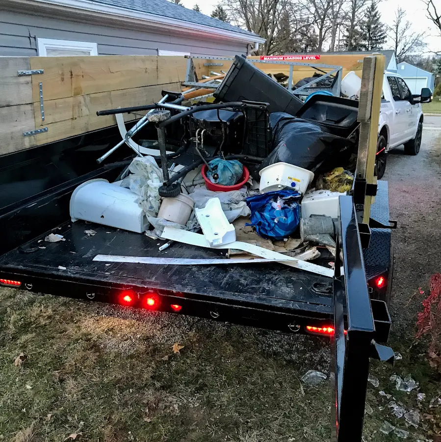 Roll-off dumpster delivered to a residential driveway in Kennett